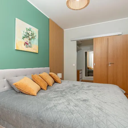 Apartman 3-bedroom With Sauna And Balcony